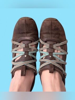 Columbia Brown Flats with Mint Crisscross Straps